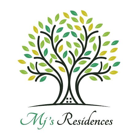 MJ's Residences Garden Hotel Moalboal Buitenkant foto