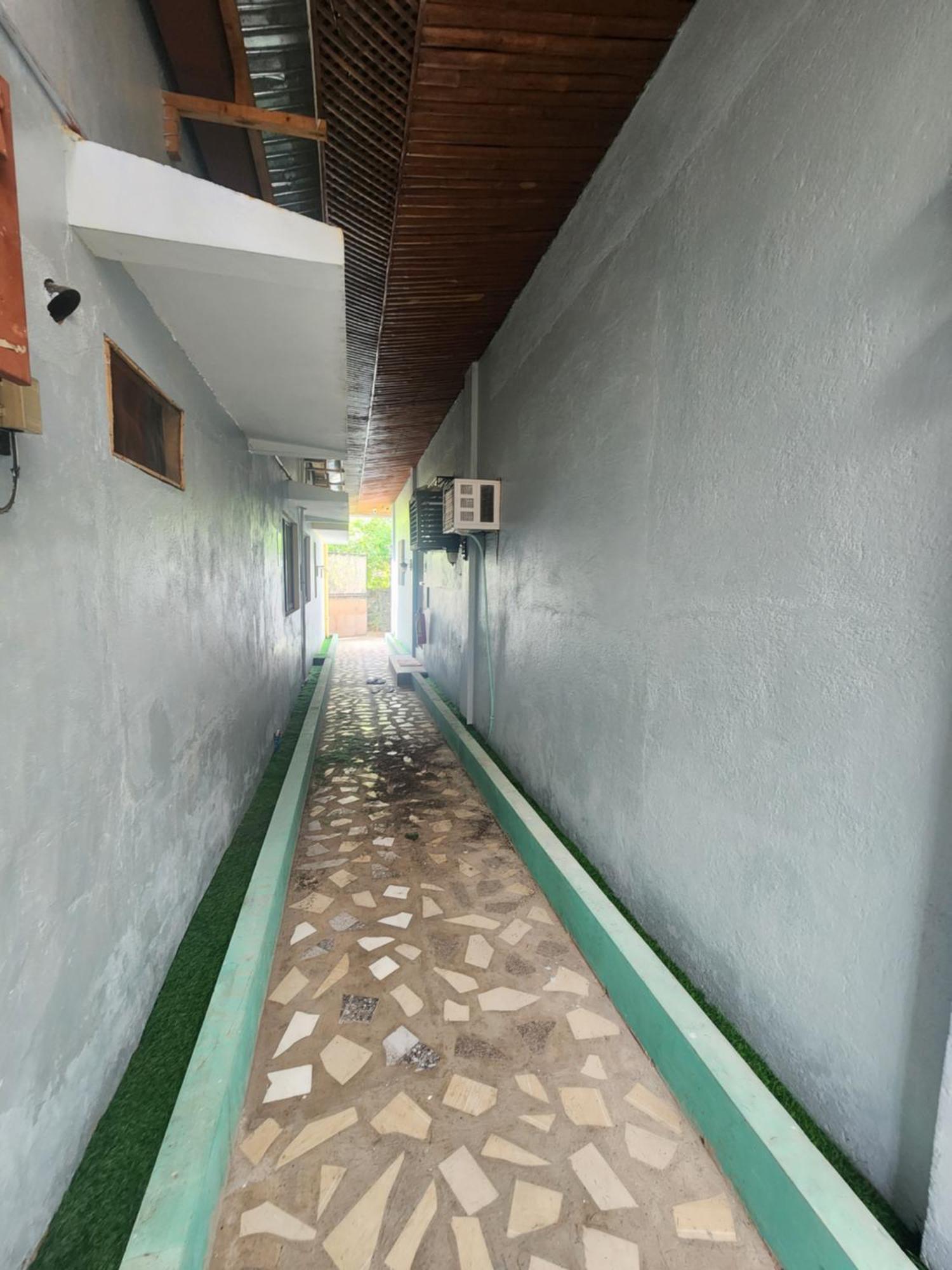 MJ's Residences Garden Hotel Moalboal Buitenkant foto