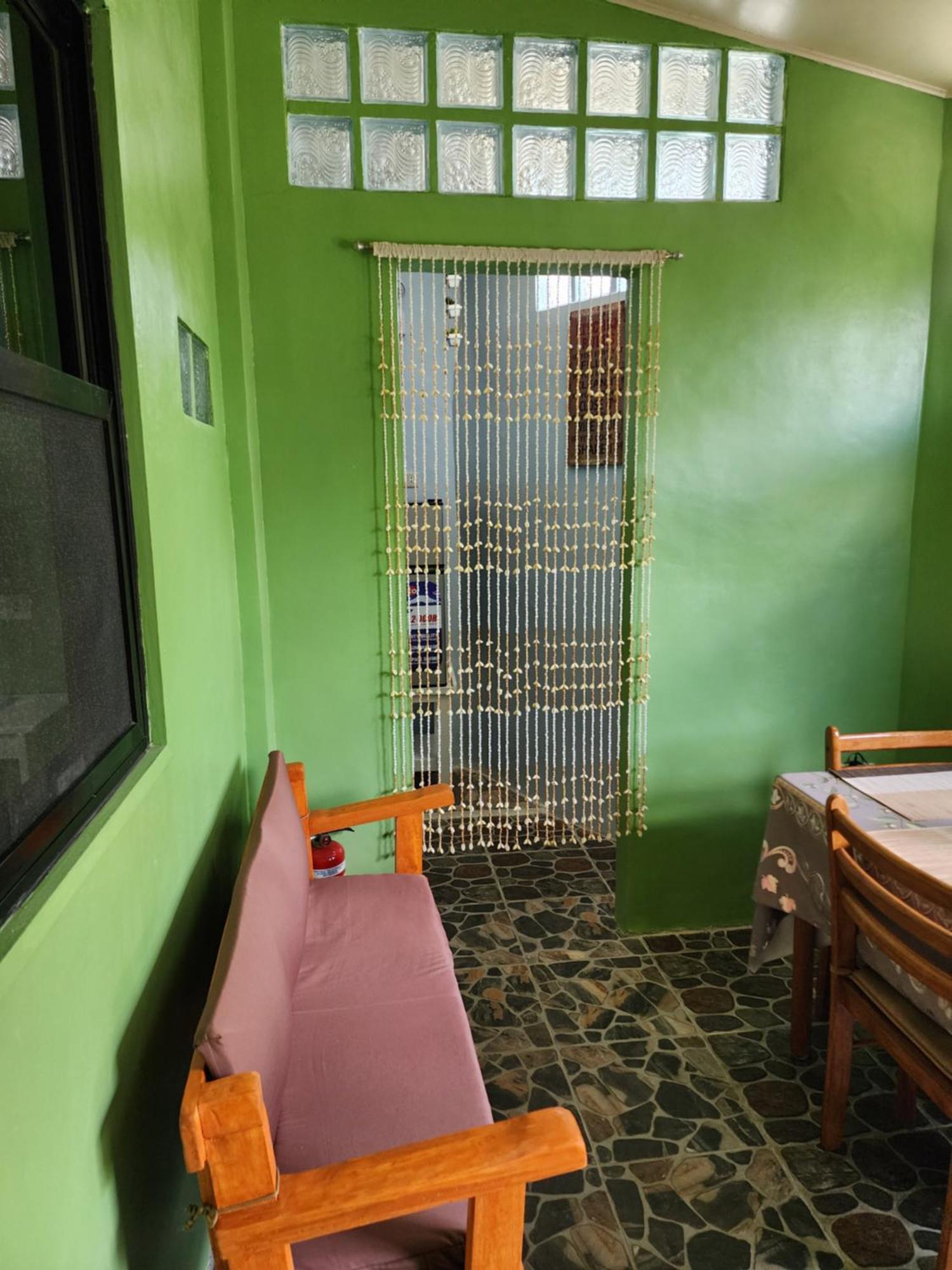 MJ's Residences Garden Hotel Moalboal Kamer foto